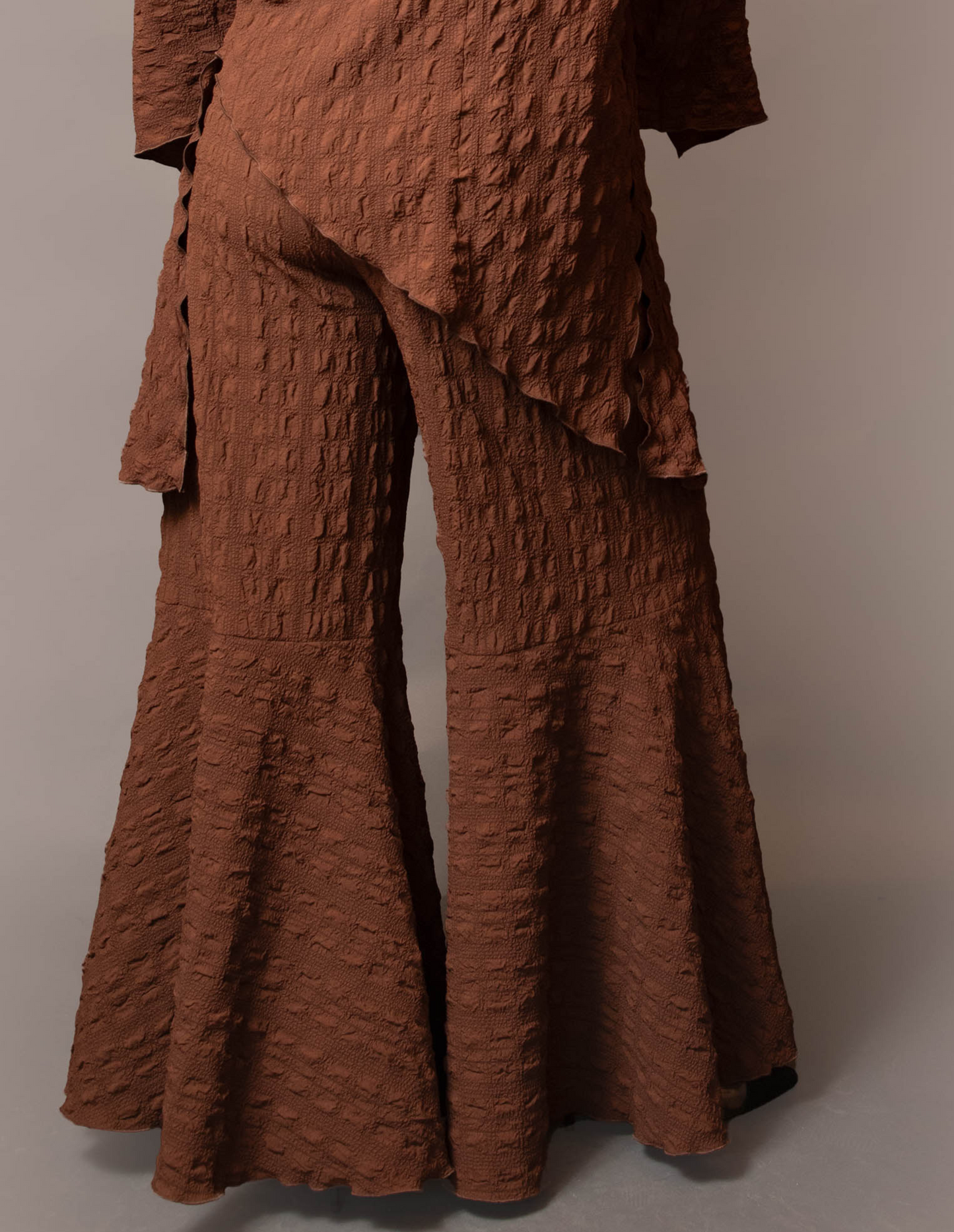Circle bell slit front pant