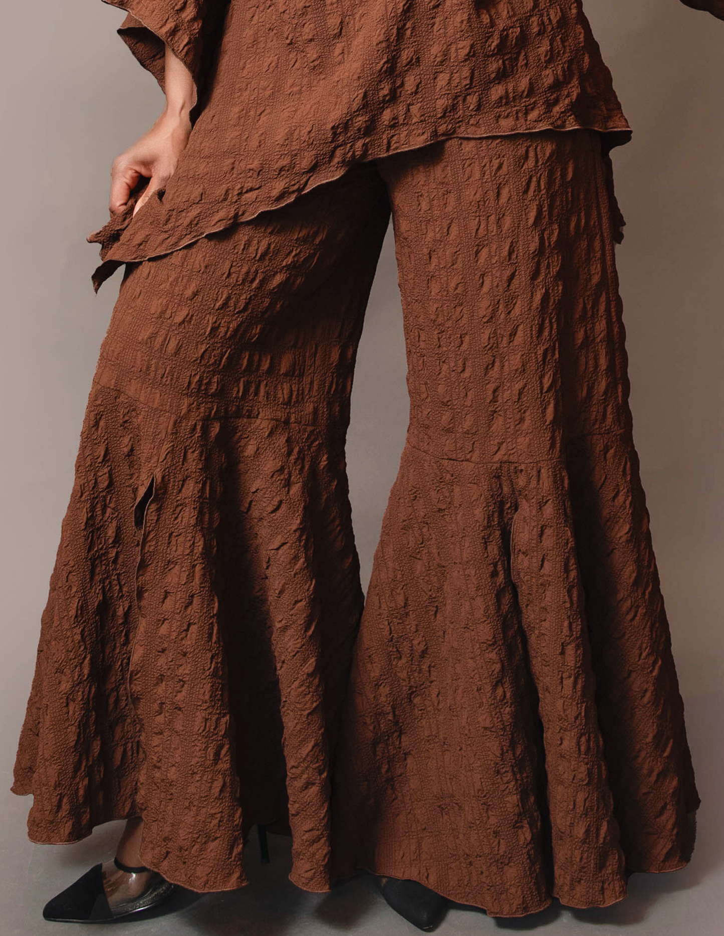 Circle bell slit front pant