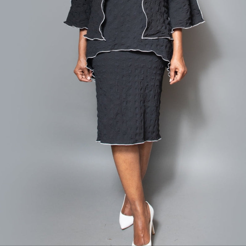 Overlock slit back skirt