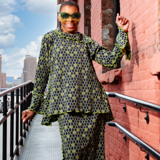 Flare hem collar sleeve details overlock top