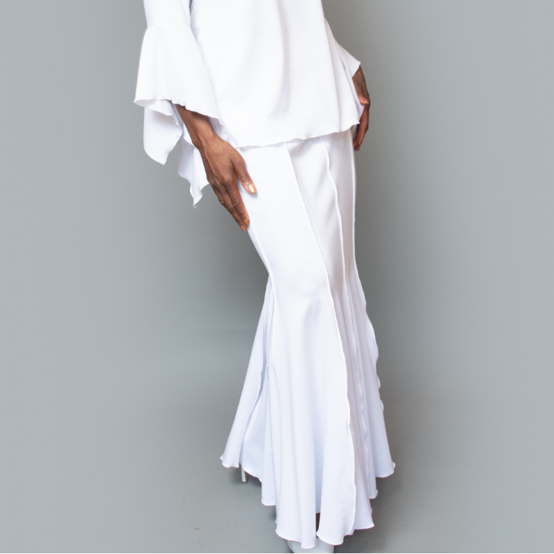 Gore white on white overlocks knit skirt long