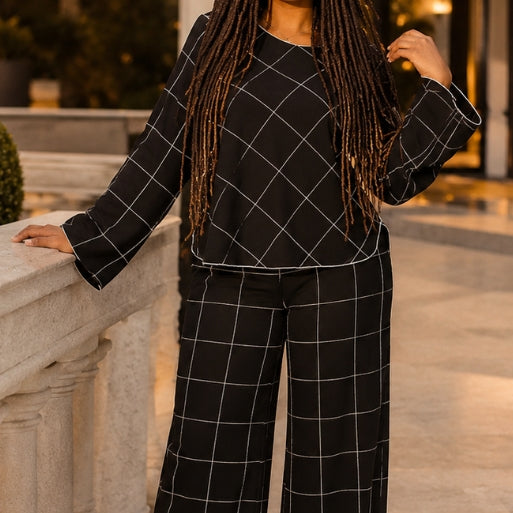 Loose hem pull on overlock details knit pant