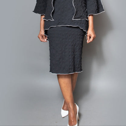 Overlock slit back skirt