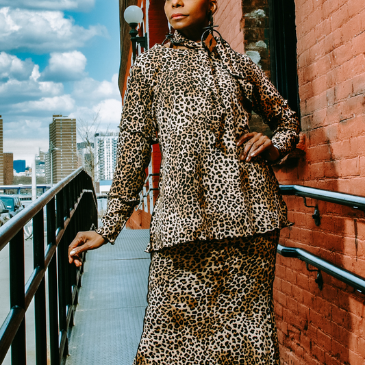 Crew neck black overlock details sleeves and body top