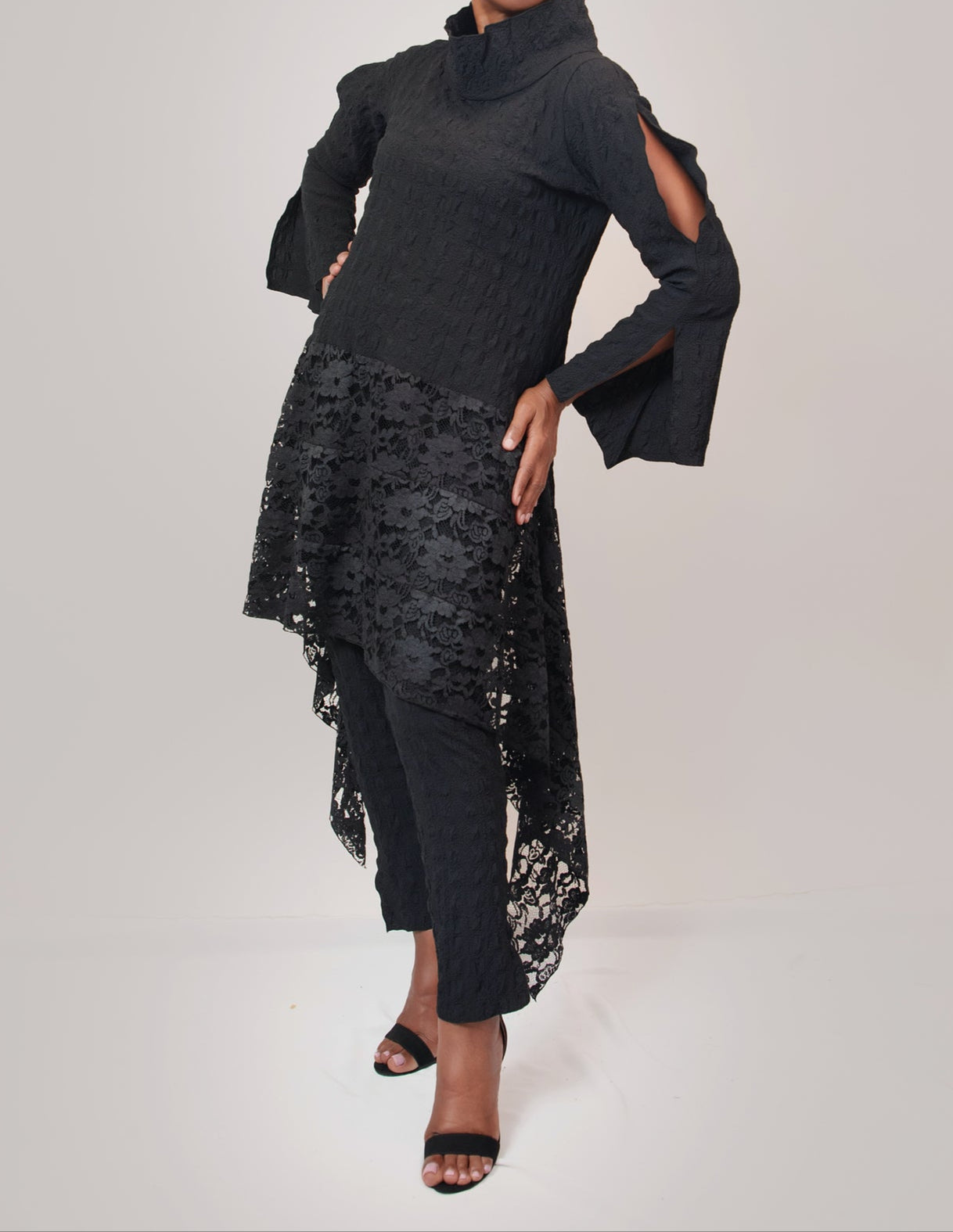 Slit sleeve pucker lace tunic