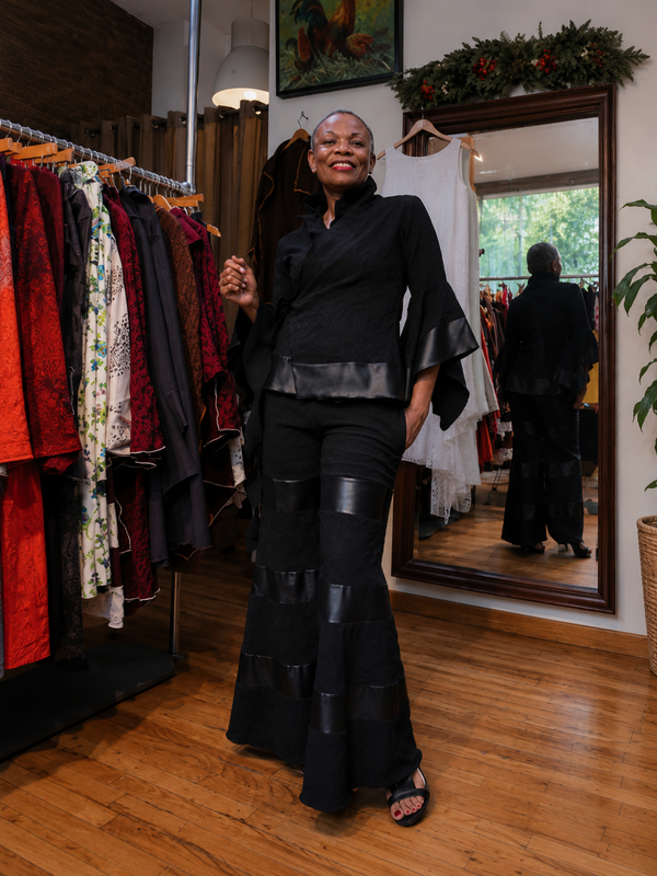 3/4 asymmetric slv. Pleather trim top
