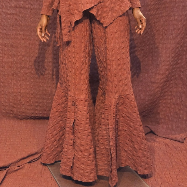 Circle bell pant center slit